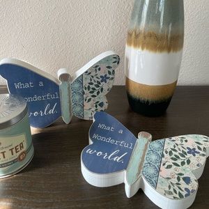 Wonderful World Tabletop/Desktop Stand